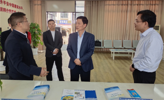 
                    柯东海到黄冈市调研信访工作法治化